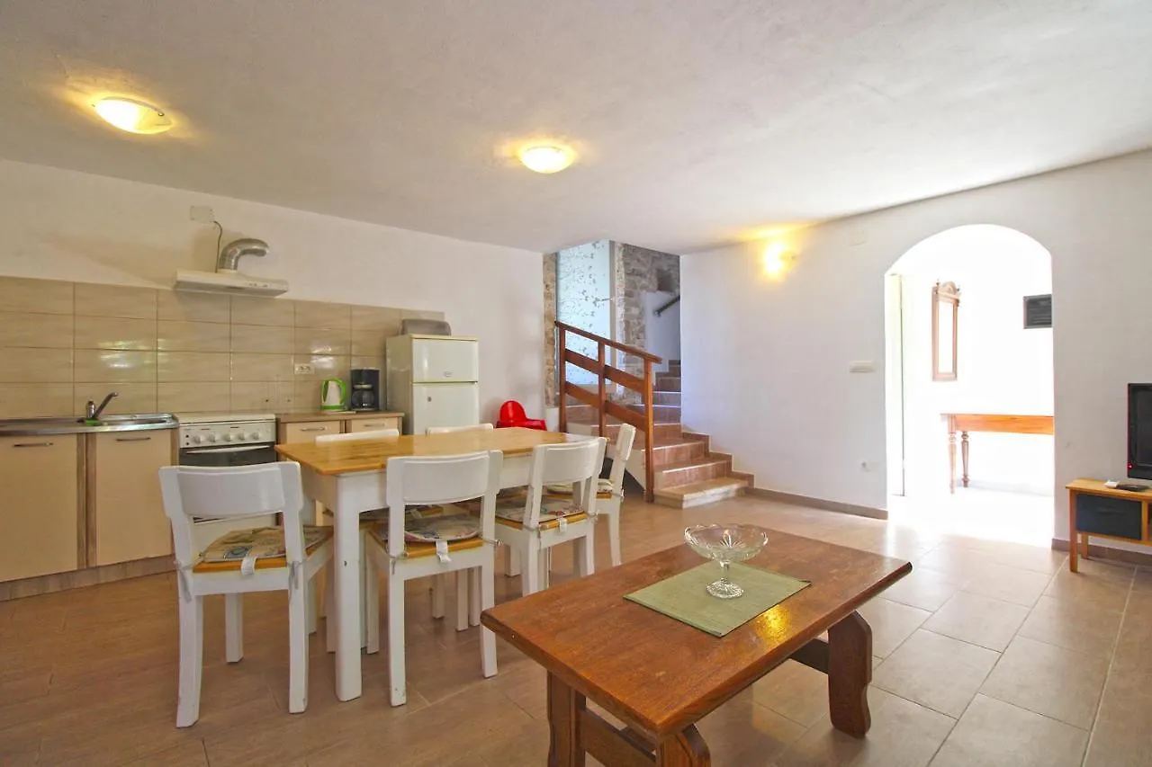 House 917 Villa Valtura 0*,